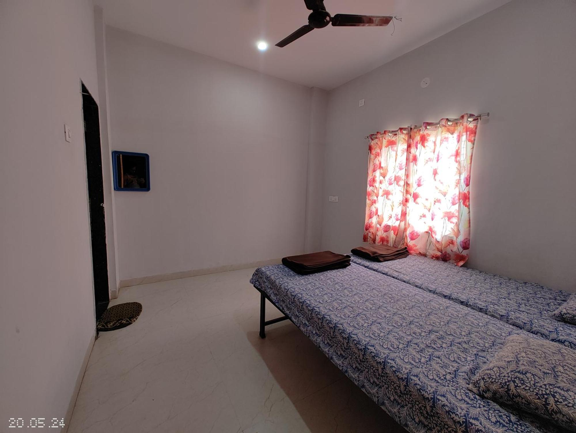 Hotel Aadishkti Bhakt Nivas Tuljapur Zewnętrze zdjęcie
