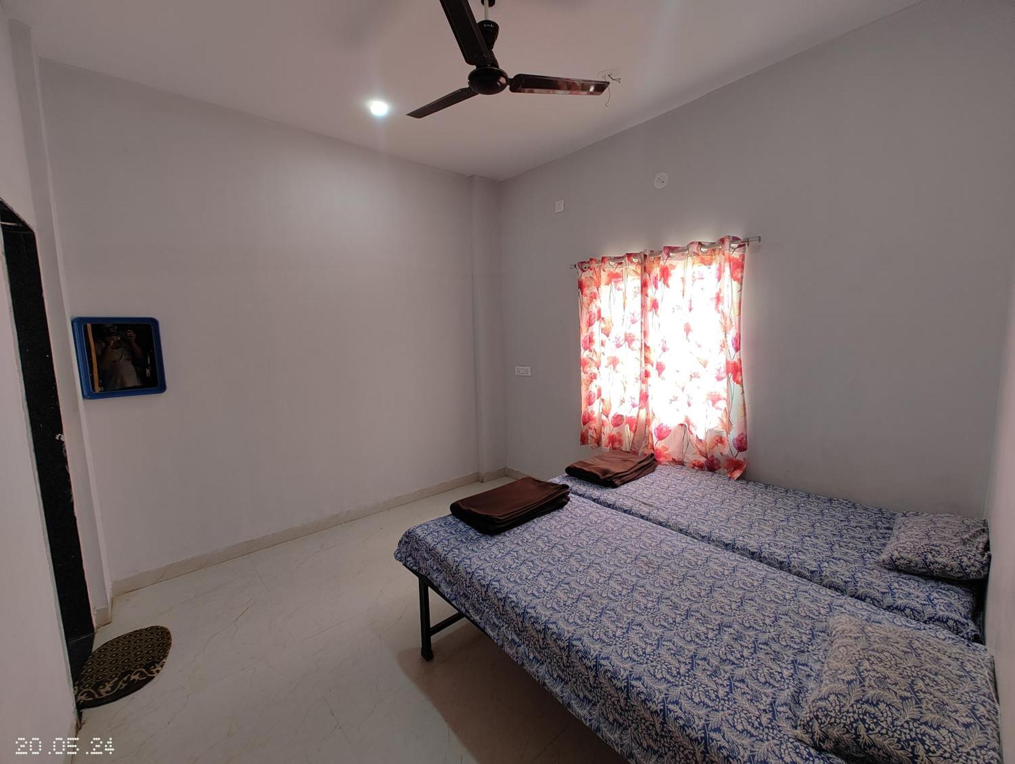 Hotel Aadishkti Bhakt Nivas Tuljapur Zewnętrze zdjęcie